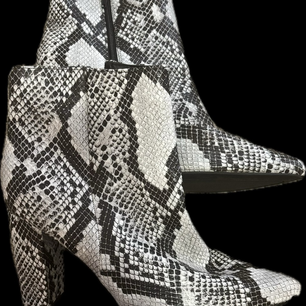 Snakeskin Pattern Ankle Boots - Picture 2 of 3